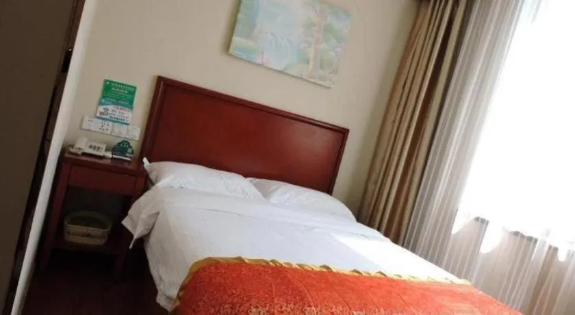 Bed in GreenTree Inn Linyi Feixian Jianshe Road Express Hotel
