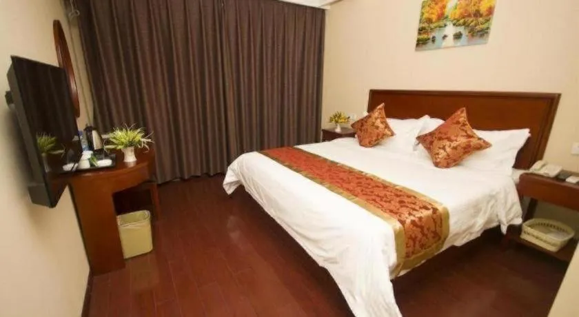 Bed in GreenTree Inn Linyi Feixian Jianshe Road Express Hotel