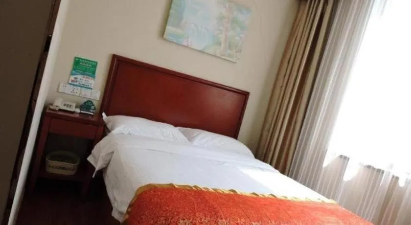 Bed in GreenTree Inn Linyi Feixian Jianshe Road Express Hotel