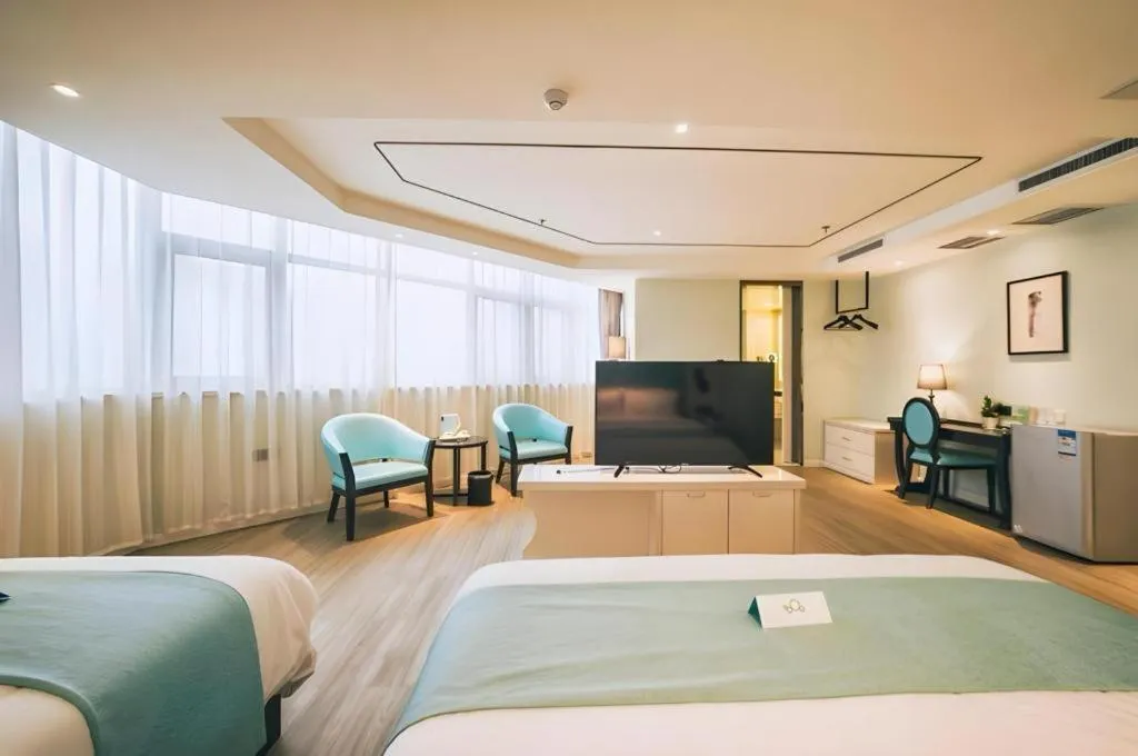 Bed in Qingdao Galaxy Holiday Hotel