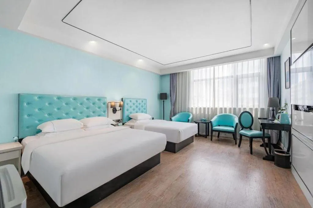 Bed in Qingdao Galaxy Holiday Hotel