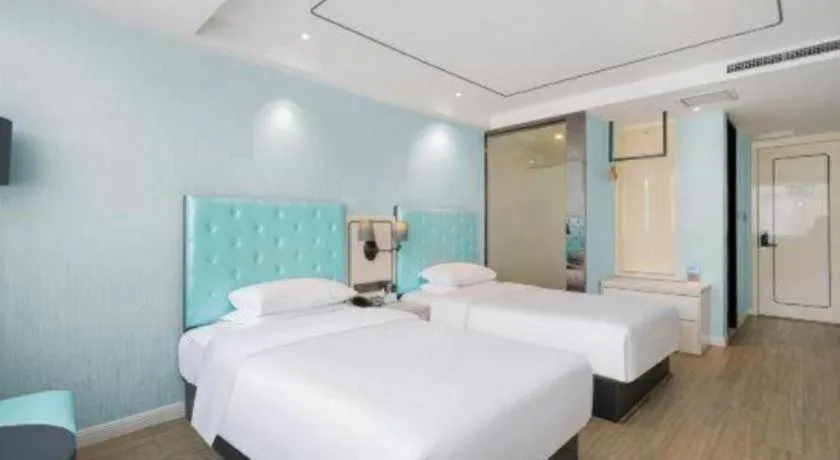 Bed in Qingdao Galaxy Holiday Hotel