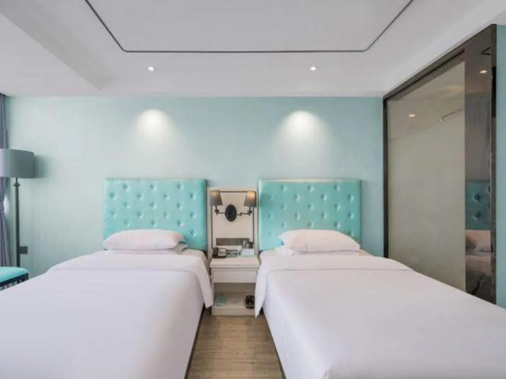 Bed in Qingdao Galaxy Holiday Hotel