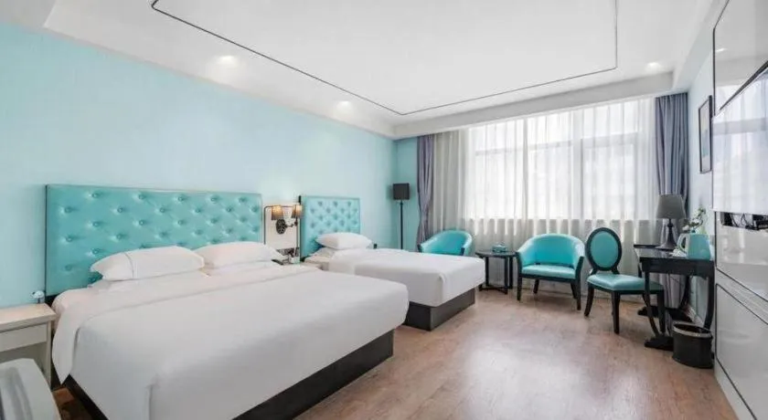 Bed in Qingdao Galaxy Holiday Hotel