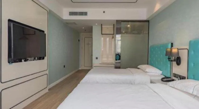 Bed in Qingdao Galaxy Holiday Hotel