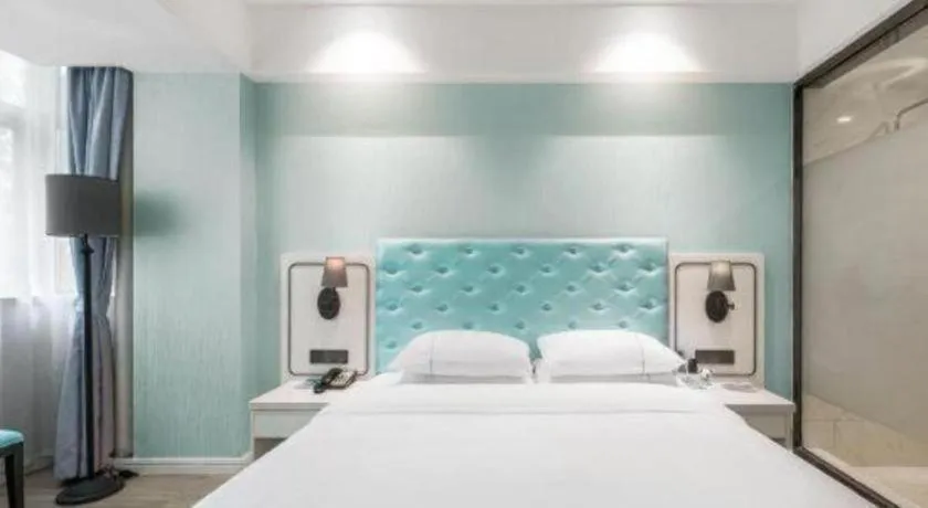 Bed in Qingdao Galaxy Holiday Hotel