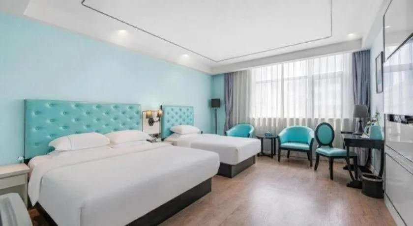 Bed in Qingdao Galaxy Holiday Hotel