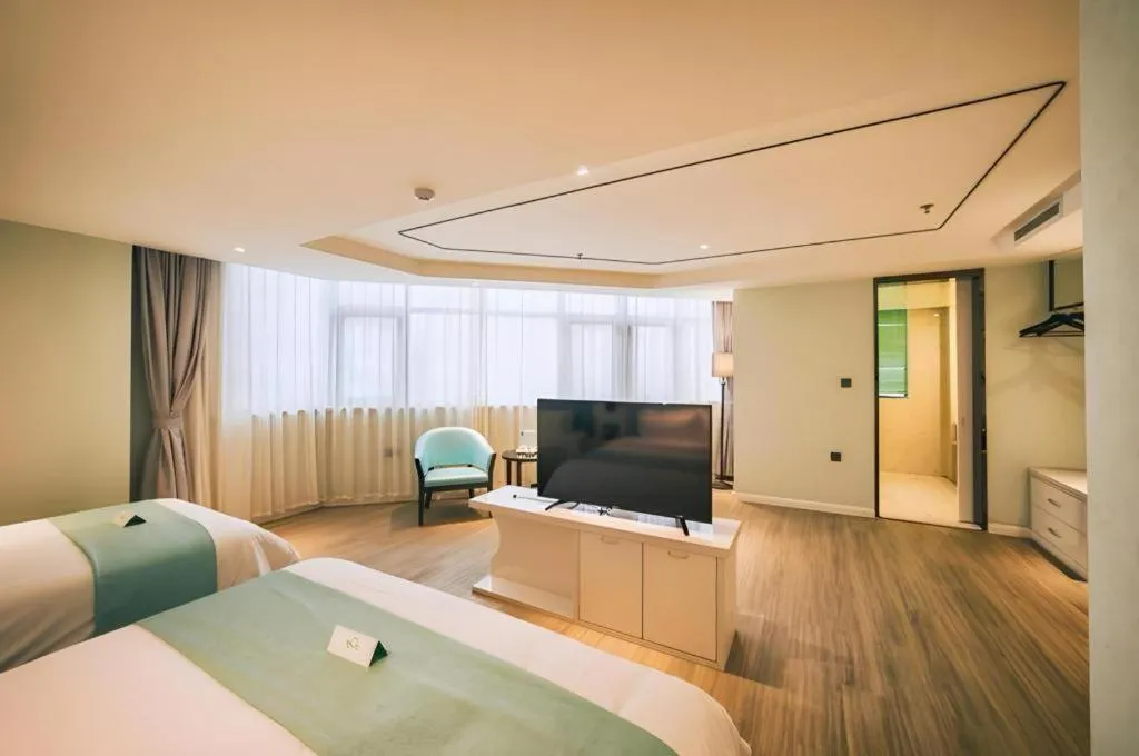 Bed in Qingdao Galaxy Holiday Hotel