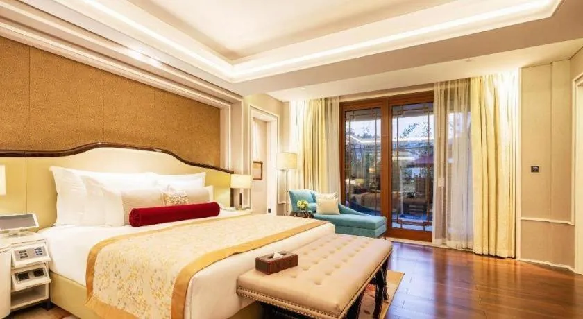 Bed in Grand Bay Hotel Beijing