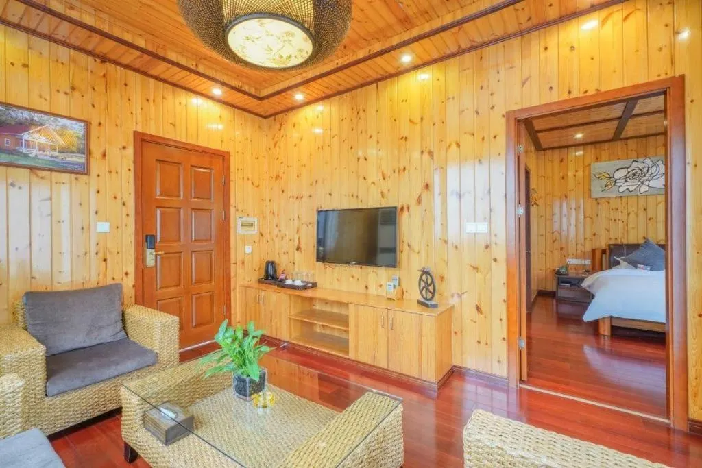 Bed in Suzhou Phoenix Hotspring Resort