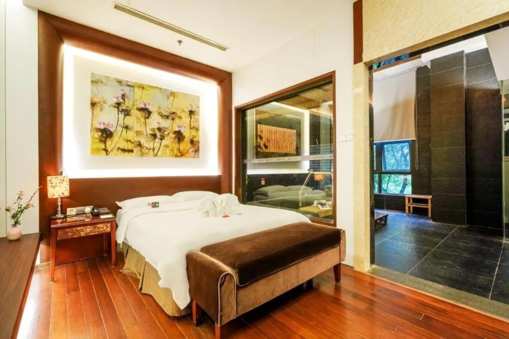 Bed in Suzhou Phoenix Hotspring Resort