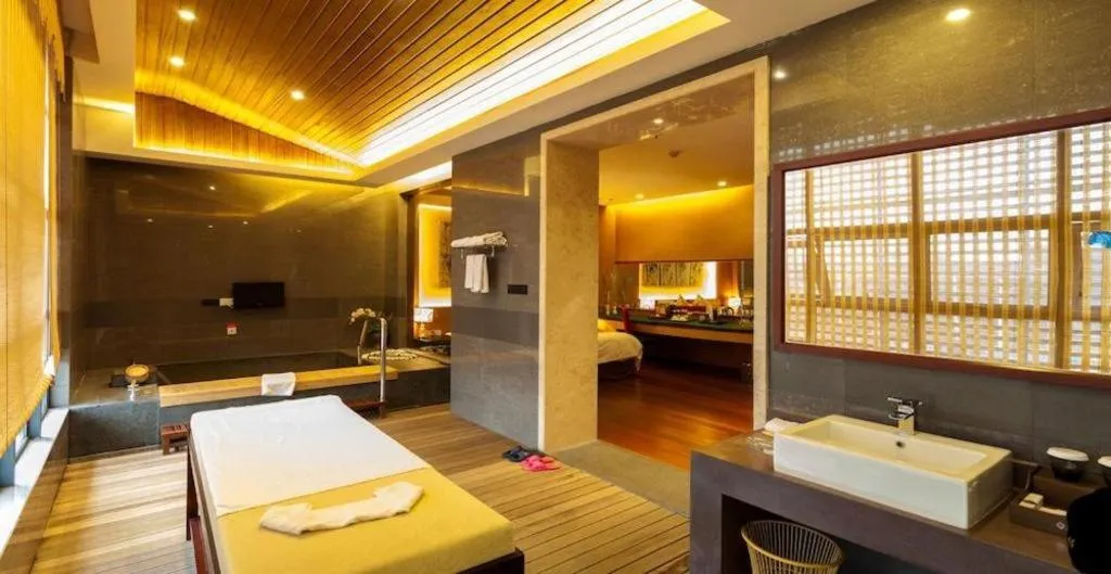 Bed in Suzhou Phoenix Hotspring Resort