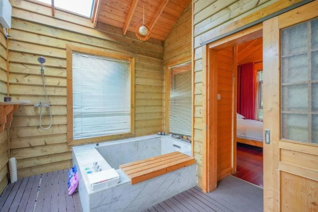 Bed in Suzhou Phoenix Hotspring Resort