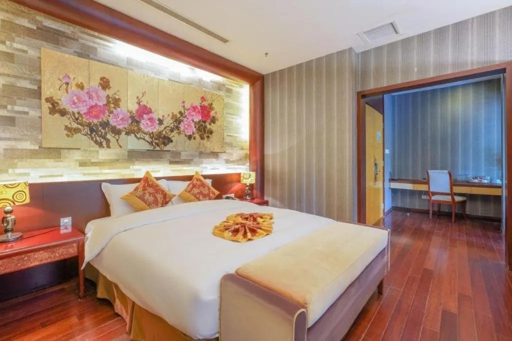 Bed in Suzhou Phoenix Hotspring Resort