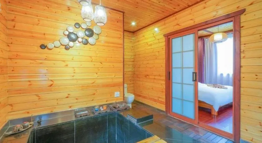 Bed in Suzhou Phoenix Hotspring Resort