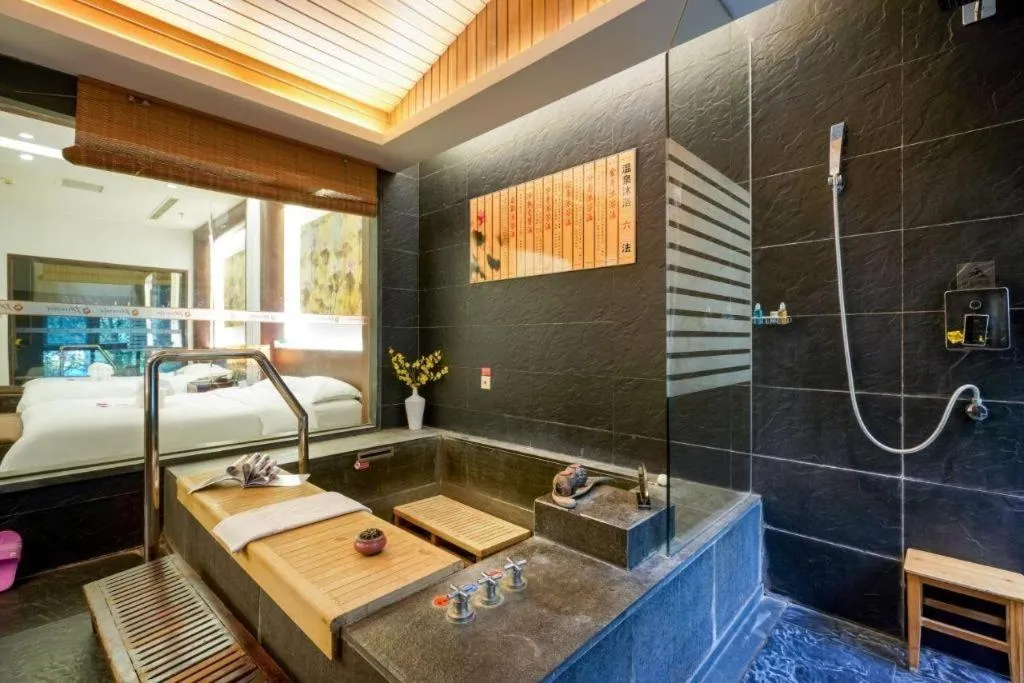 Bed in Suzhou Phoenix Hotspring Resort