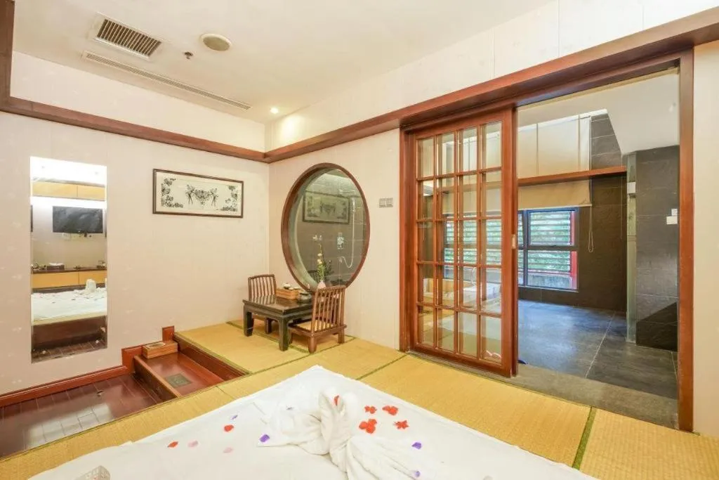 Bed in Suzhou Phoenix Hotspring Resort