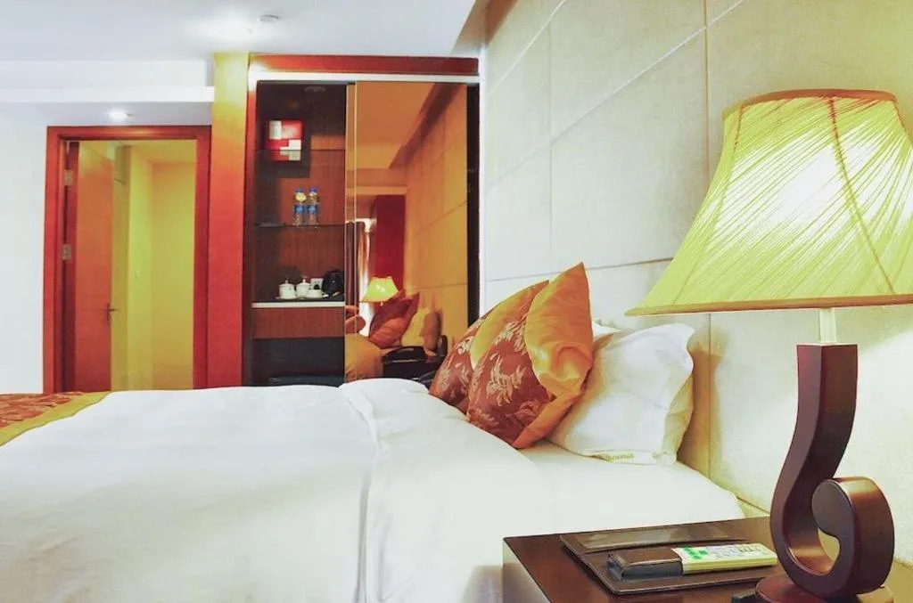 Bed in Suzhou Phoenix Hotspring Resort