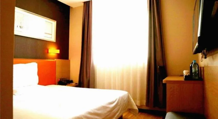 Bed in IU Hotel Tianjin Youyi Road Meijiang Exhibition Meiniu Metro Station