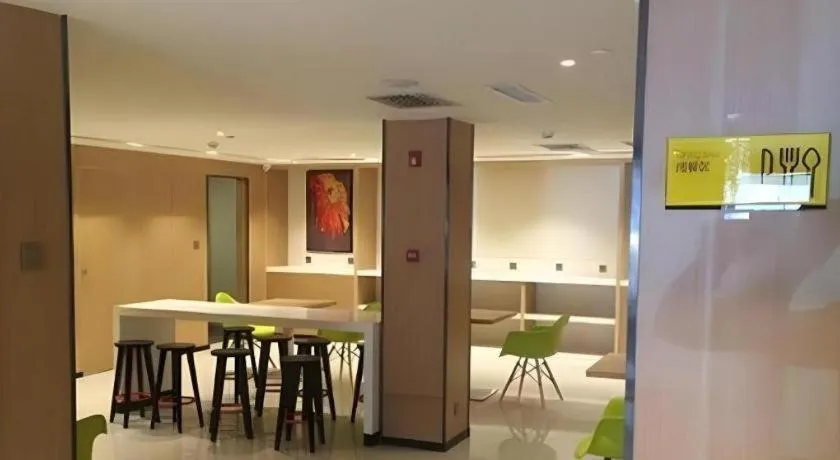 IU Hotel Tianjin Youyi Road Meijiang Exhibition Meiniu Metro Station