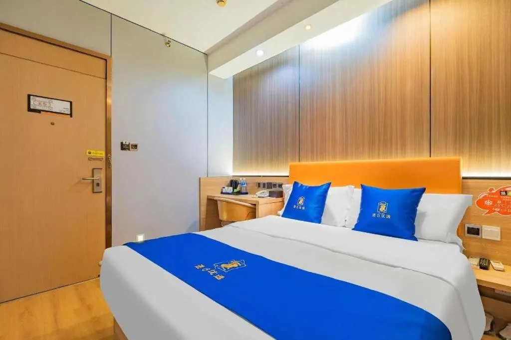 Bed in IU Hotel Chengdu High-Tech Zone Longhu Times Street
