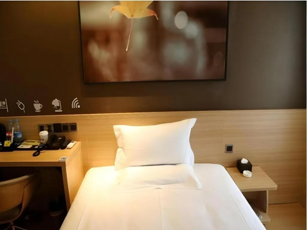 Bed in IU Hotel Chengdu High-Tech Zone Longhu Times Street
