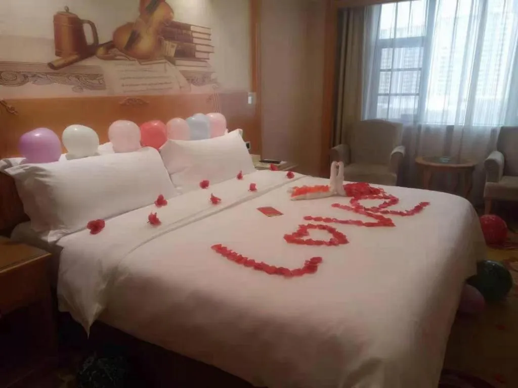 Bed in Vienna Hotel Guangxi Liuzhou Xijiang Vientiane City