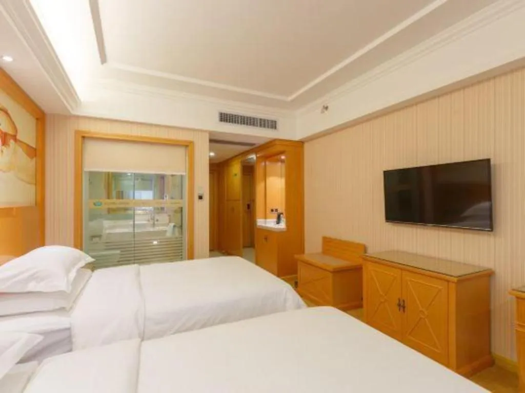 Bed in Vienna Hotel Guangxi Liuzhou Xijiang Vientiane City