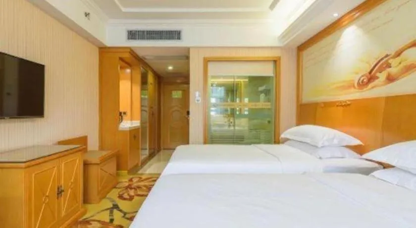 Bed in Vienna Hotel Guangxi Liuzhou Xijiang Vientiane City