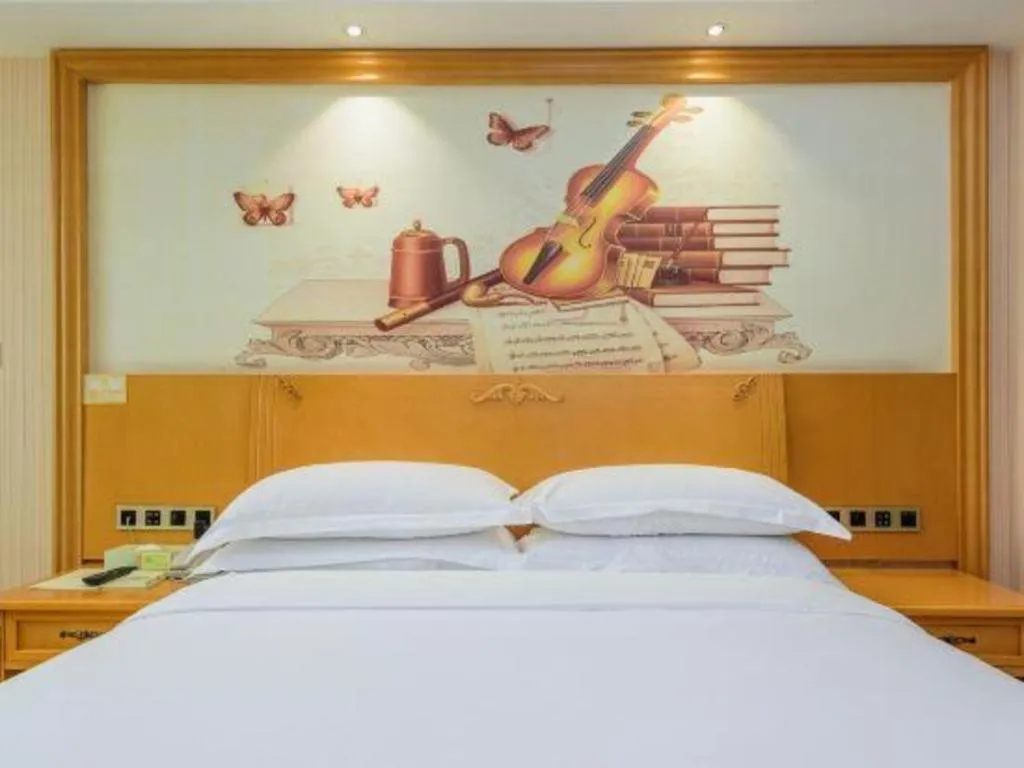 Bed in Vienna Hotel Guangxi Liuzhou Xijiang Vientiane City