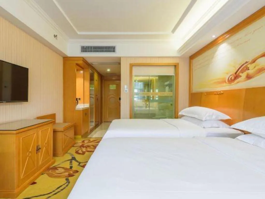 Bed in Vienna Hotel Guangxi Liuzhou Xijiang Vientiane City
