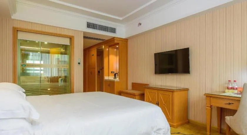 Bed in Vienna Hotel Guangxi Liuzhou Xijiang Vientiane City