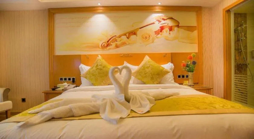 Bed in Vienna Hotel Guangxi Liuzhou Xijiang Vientiane City