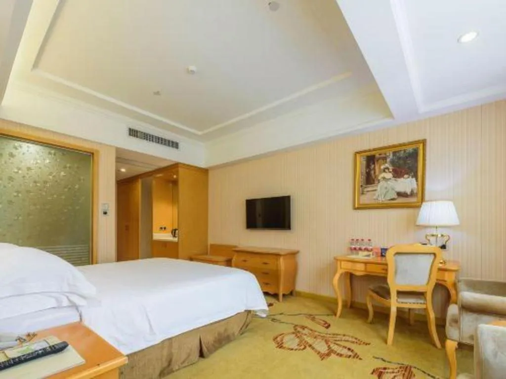 Bed in Vienna Hotel Guangxi Liuzhou Xijiang Vientiane City