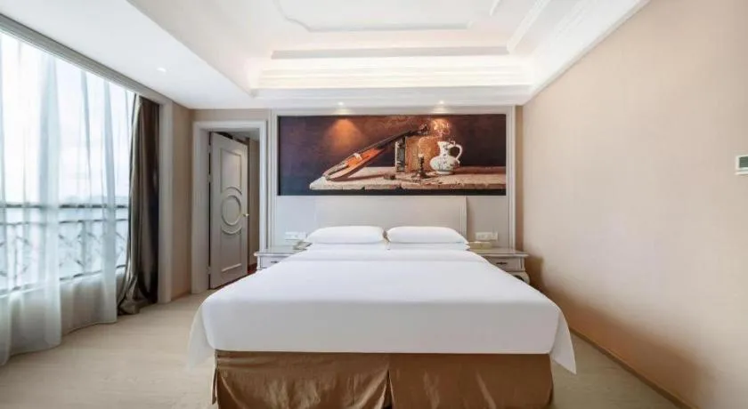 Bed in Vienna Hotel Guiyang Jiaxiulou Jichang Road