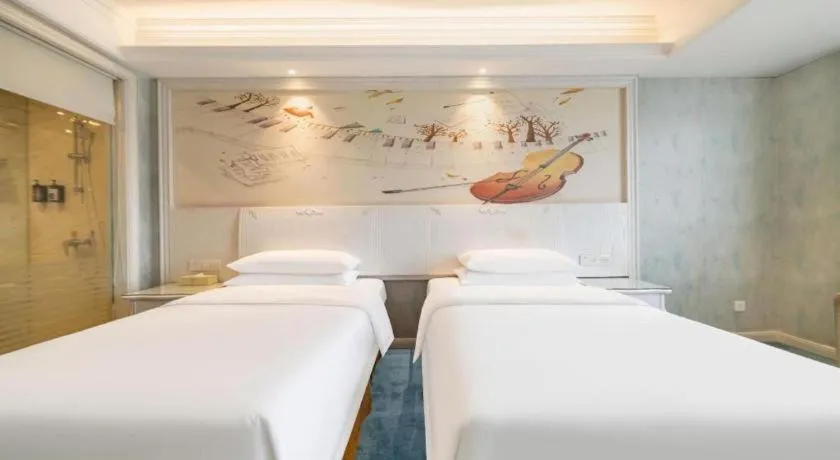 Bed in Vienna Hotel Guiyang Jiaxiulou Jichang Road