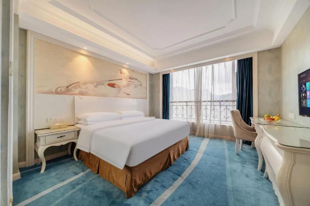 Bed in Vienna Hotel Guiyang Jiaxiulou Jichang Road