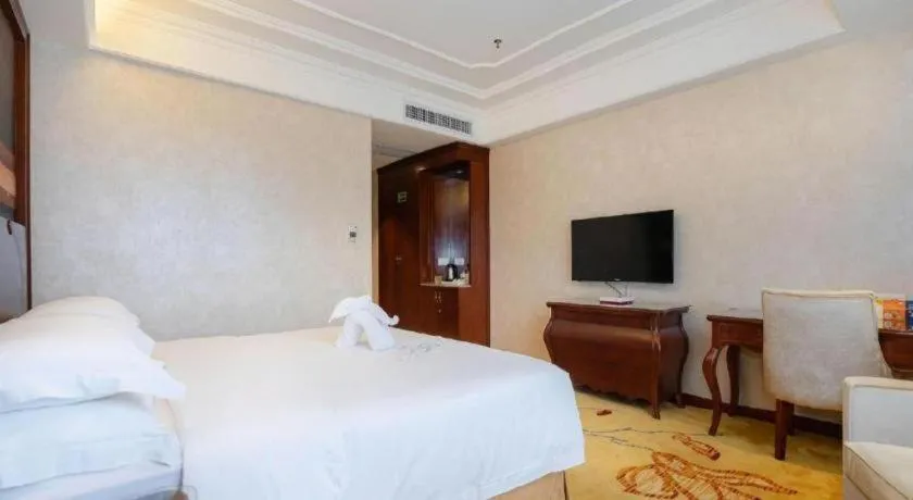 Bed in Vienna Hotel Guiyang Jiaxiulou Jichang Road