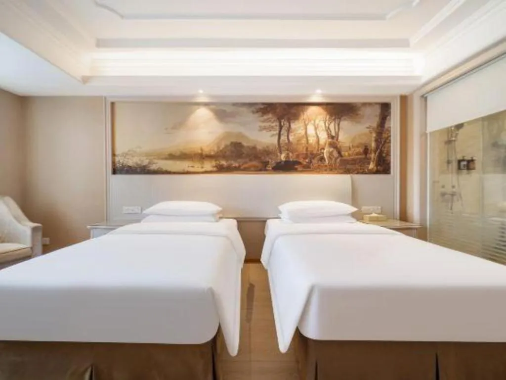 Bed in Vienna Hotel Guiyang Jiaxiulou Jichang Road