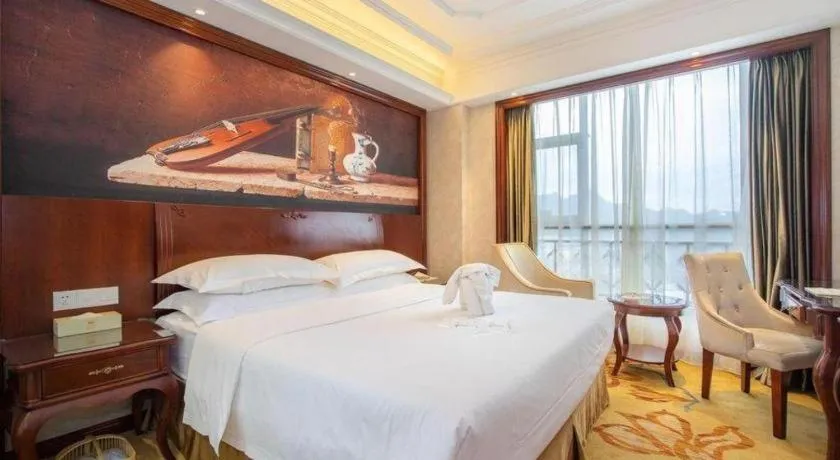 Bed in Vienna Hotel Guiyang Jiaxiulou Jichang Road