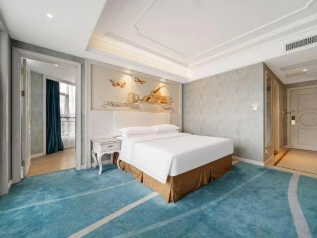 Bed in Vienna Hotel Guiyang Jiaxiulou Jichang Road