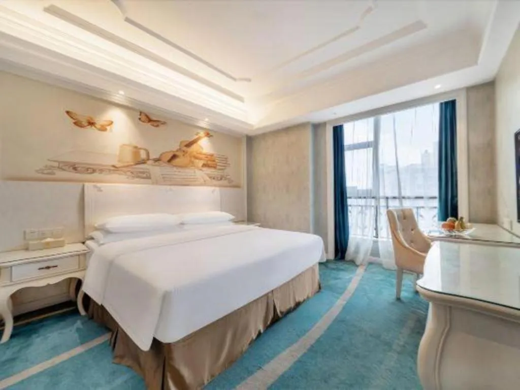 Bed in Vienna Hotel Guiyang Jiaxiulou Jichang Road