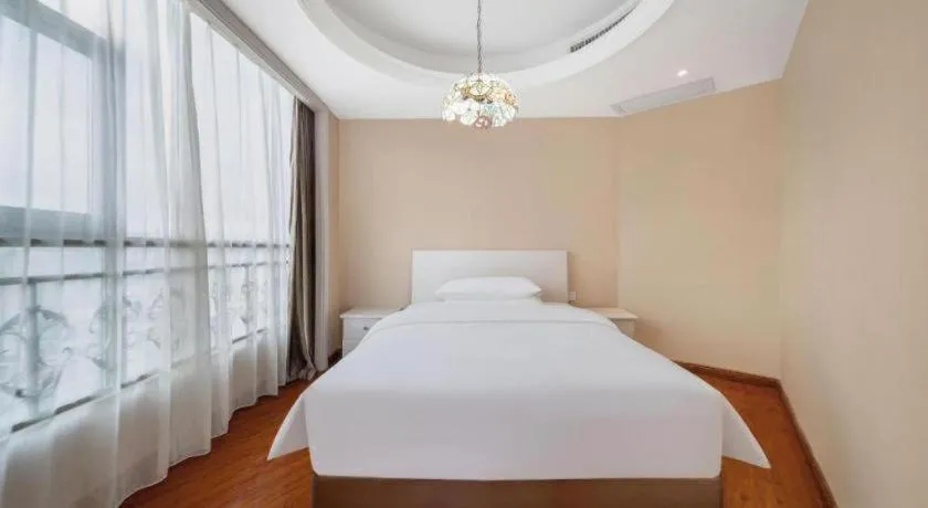 Bed in Vienna Hotel Guiyang Jiaxiulou Jichang Road