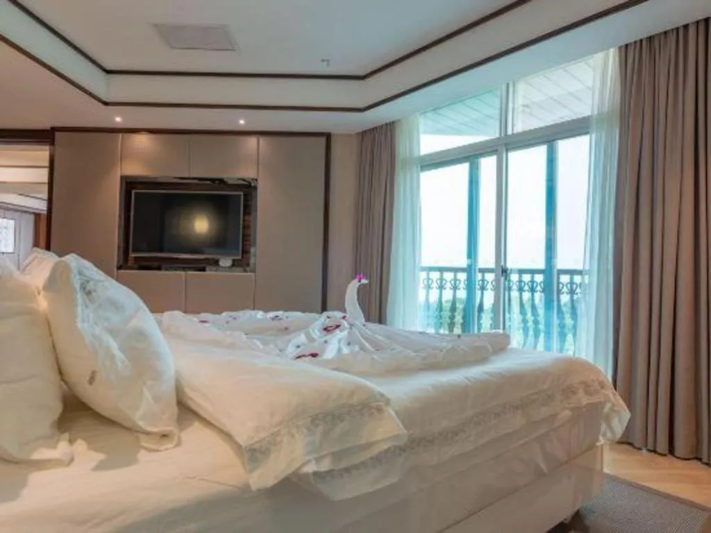 Bed in Excemon Beach Hotel Beihai