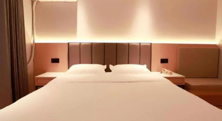 Bed in GreenTree Inn Maanshan Hanshan District Jiuwu Square Hotel