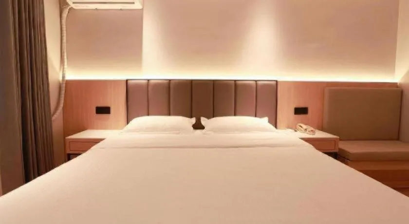 Bed in GreenTree Inn Maanshan Hanshan District Jiuwu Square Hotel