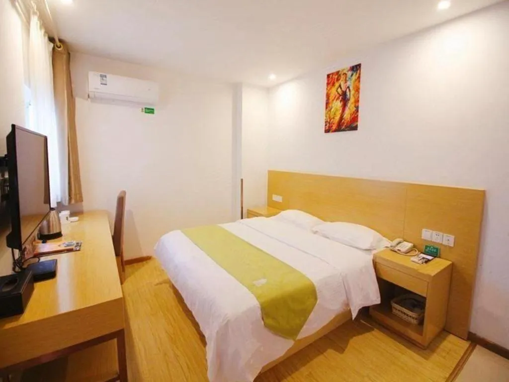 Bed in GreenTree Alliance Suzhou Zhangjiagang Nanfeng Town Hotel