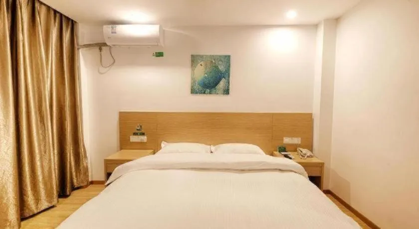 Bed in GreenTree Alliance Suzhou Zhangjiagang Nanfeng Town Hotel