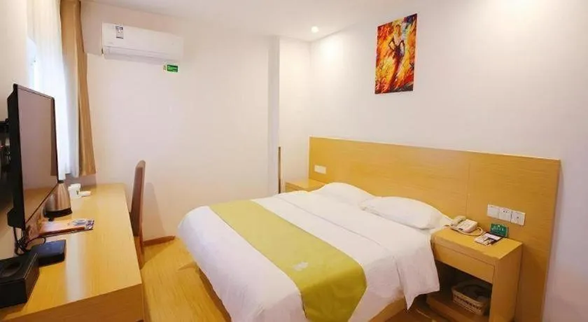 Bed in GreenTree Alliance Suzhou Zhangjiagang Nanfeng Town Hotel