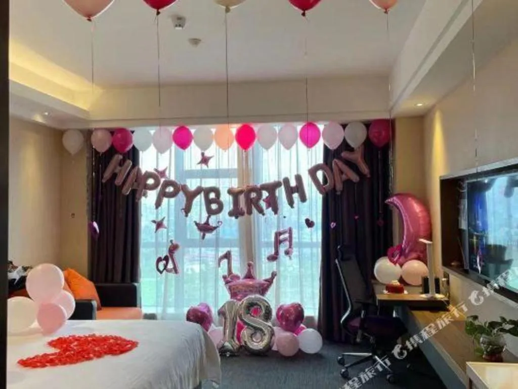 Bed in Hampton by Hilton Guangming Shenzhen